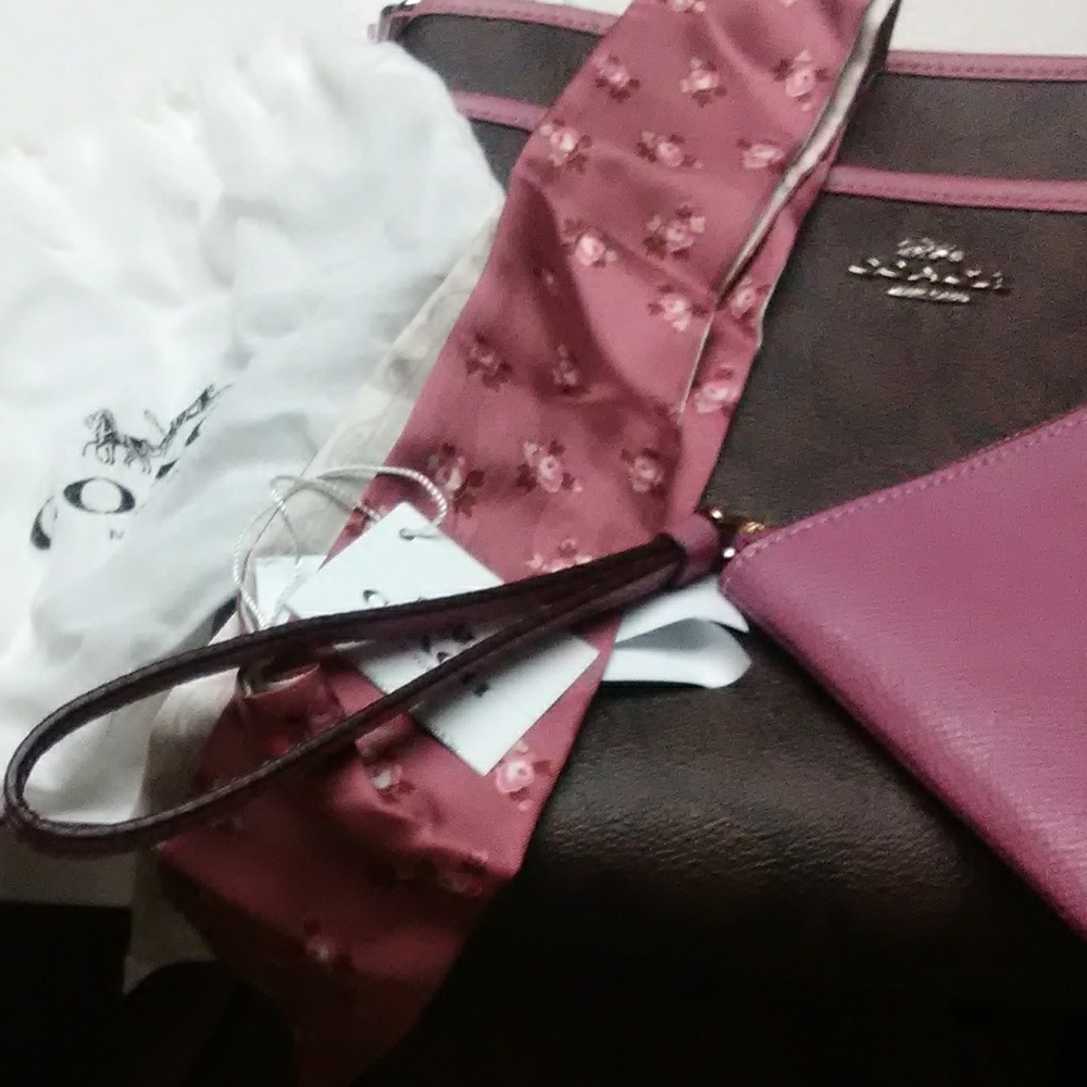 Coach purse with wristlet and scarf
